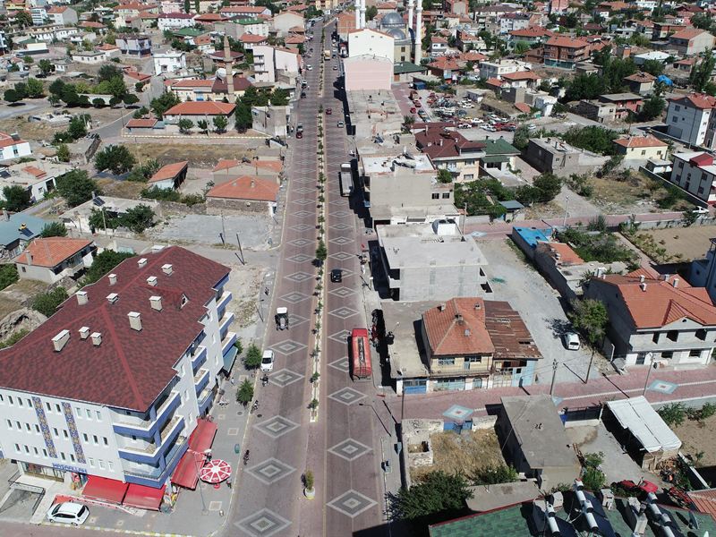 Acıgöl ilçe merkezi ve ana cadde, havadan