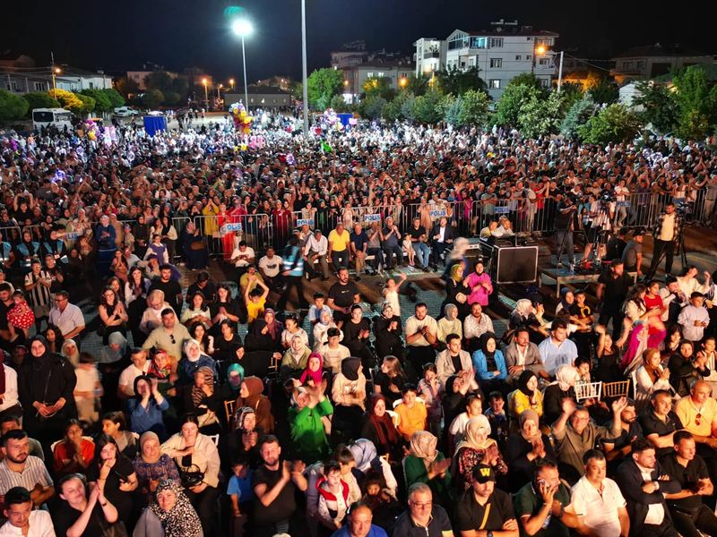 Festival alanını dolduran kalabalık