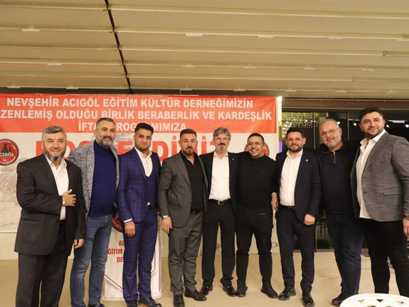 İftar programımızın karşılama pankartı önünde