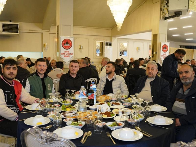 İftar sofrasında gençlerimiz