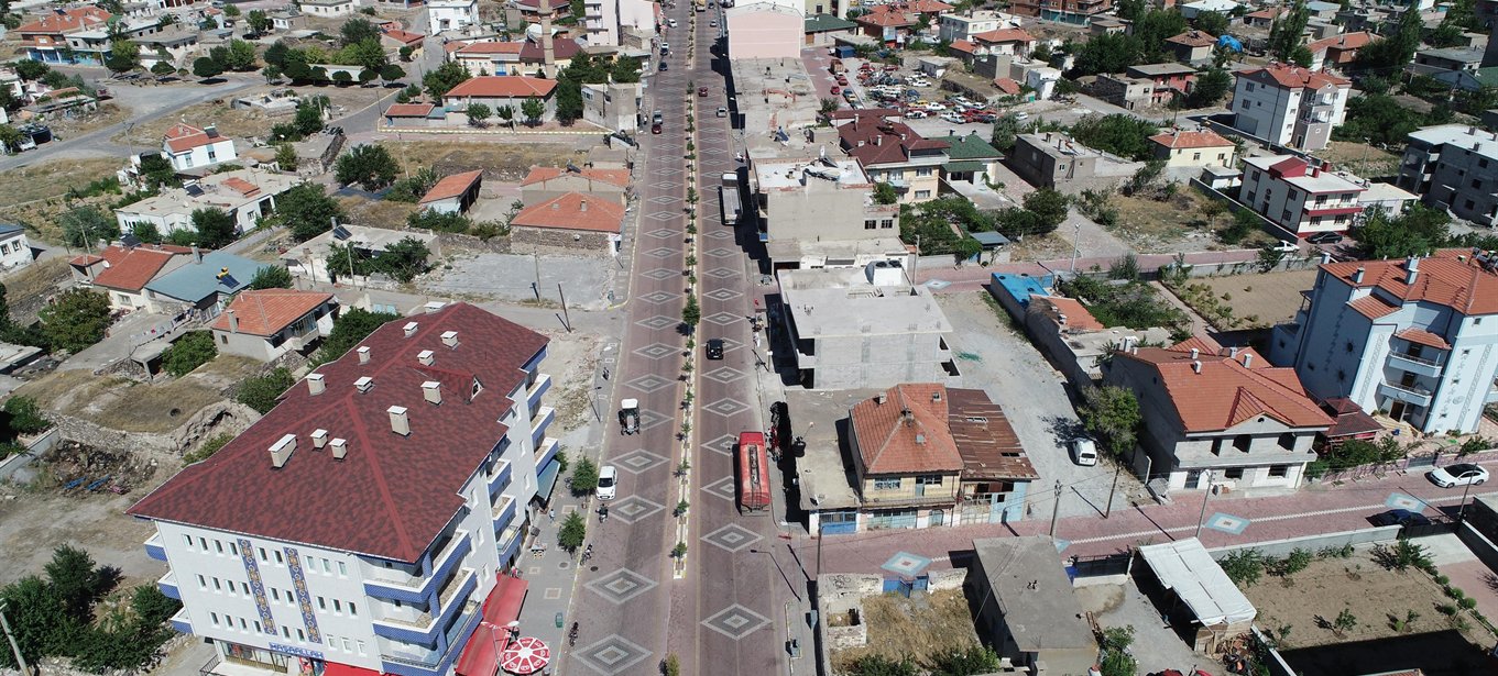 Acıgöl ilçe merkezi ve ana cadde, havadan